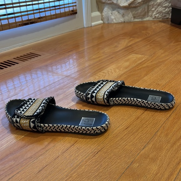 Sandals - Picture 2 of 7